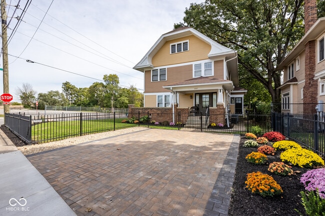 Photo - 1457 Fairfield Ave