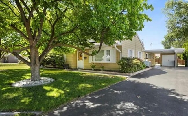 653 Cedar Ave