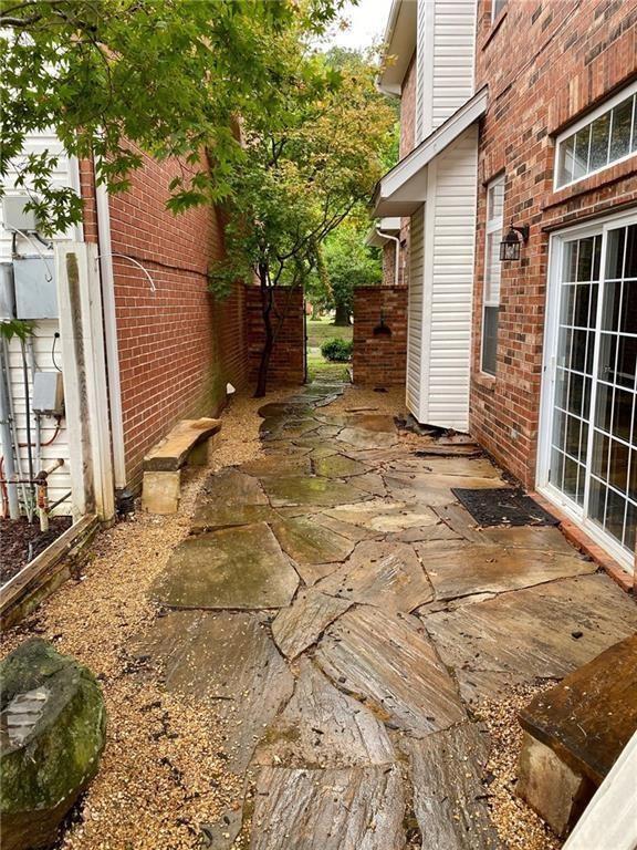 Photo - 523 Founders Park Dr E