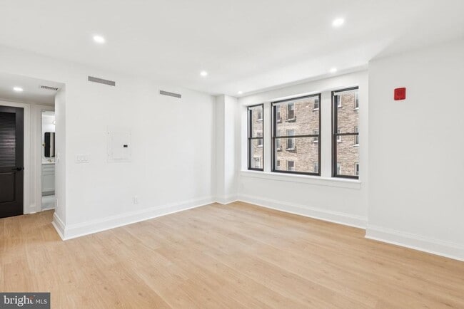 Building Photo - 135 S 19th St Unit 304