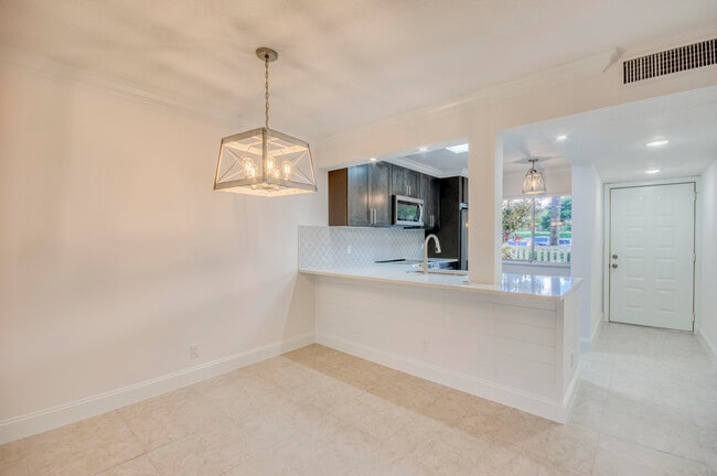 Photo - 6865 Huntington Ln Unit 105