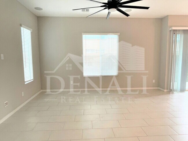Photo - 901 S Smith Rd