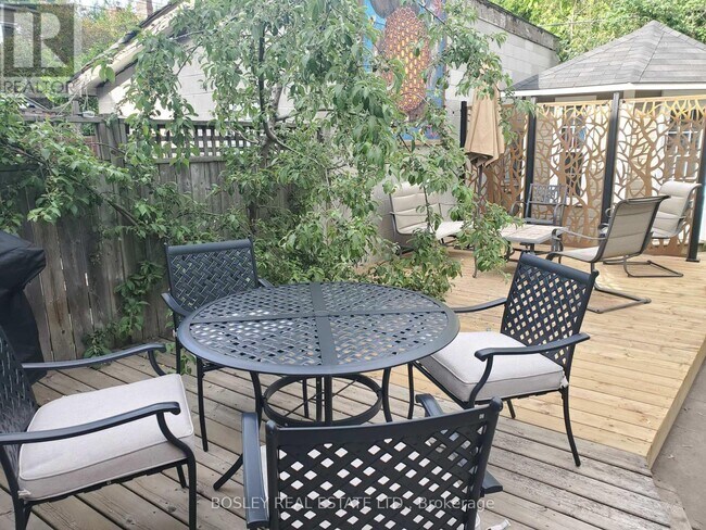 Photo - 597 Carlaw Ave