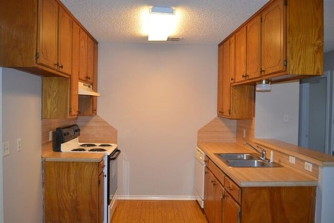 Photo - 2 bedroom, 1 bathroom duplex in Flint - To...