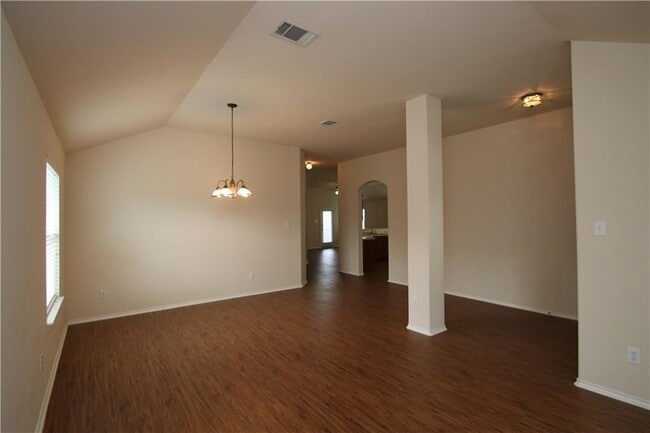 Photo - 1528 Haynie Bend