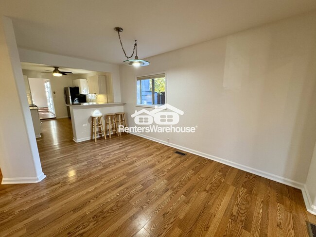 Photo - 1280 Van Gordon St