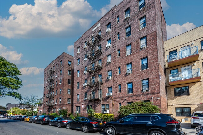 40-37 77th St Elmhurst, NY 11373 - 40-37 77th St