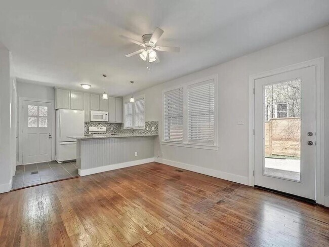 Photo - Remodeled 6 Bedroom Walking Distance to UT