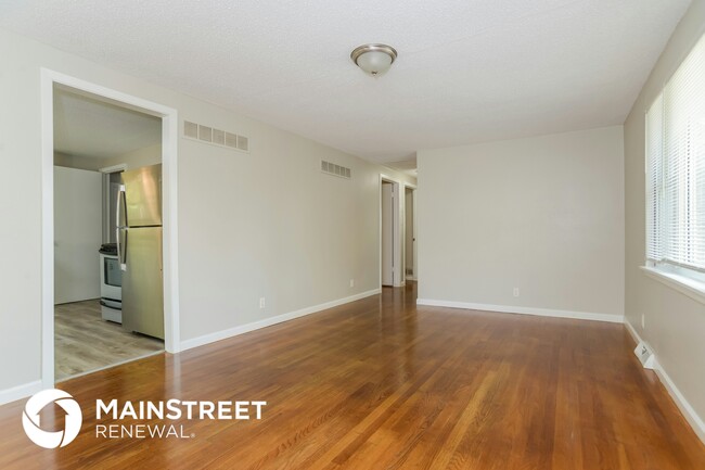 Photo - 6925 N Hickory St