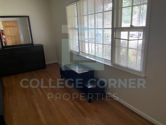 Photo - 830 Delmonte Dr NW Unit 830 Delmonte Listing - House