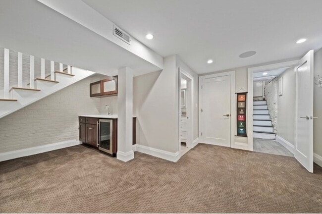 Kitchenette and private entry - 101 Rosseter St Unit 101