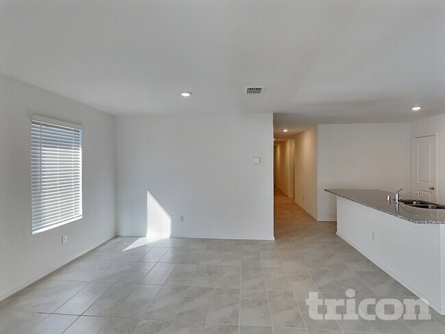 Photo - 1793 Courage Crk