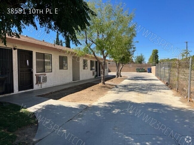 Building Photo - 1BD/1BTH FIRST FLOOR APT EAST PALMDALE (RO...