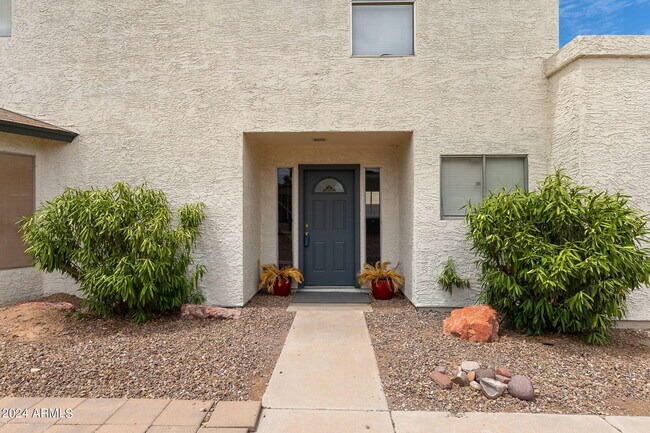 Photo - 619 E Jensen St
