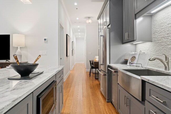 Photo - 1073 W Monroe St