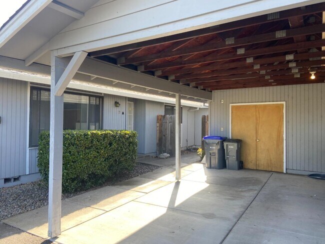 Photo - 577 N Laurel St