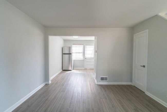 Photo - 124 Yorke St