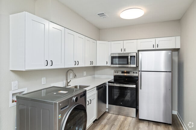 2BR, 1BA - 700SF - Kitchen