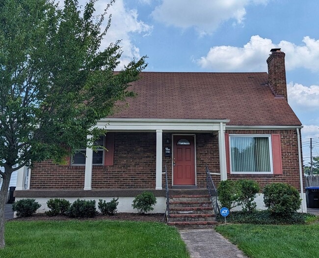 Building Photo - Charming 4-Bedroom Home in the Heart of 40205!