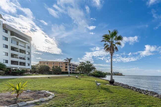 1477 Park Beach Cir Unit 11