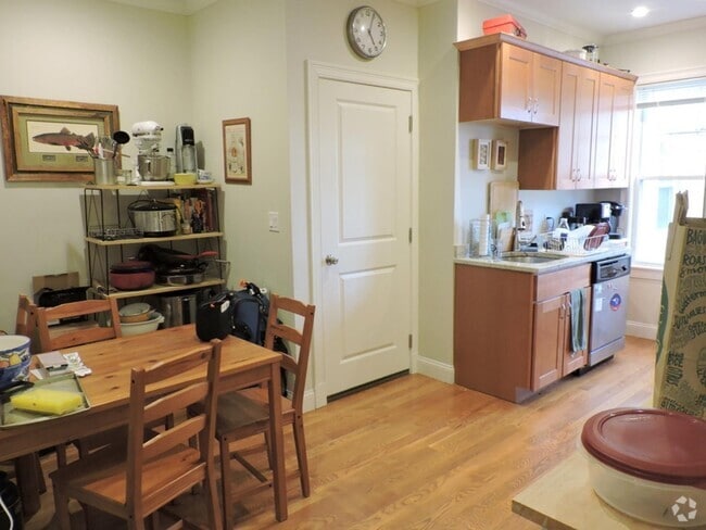 Building Photo - 5 Marney St Unit 2 Rental