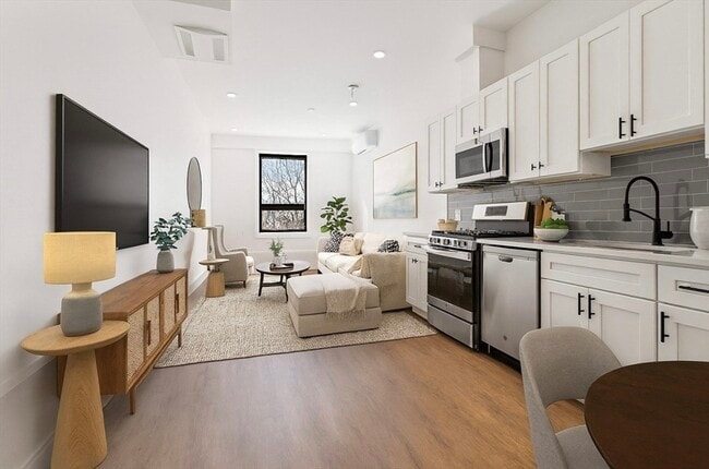 Building Photo - 1137 Washington St Unit 5