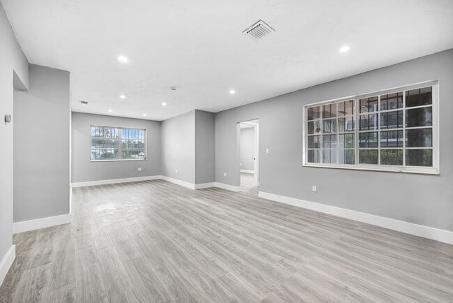 Photo - 645 NE 149th St Unidad 645