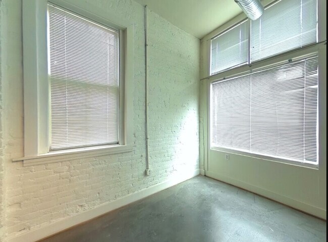 Building Photo - 301 Goshen St Unit A1