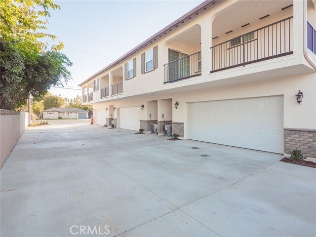 Photo - 1325 W Grand Ave