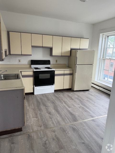Building Photo - 12-14-14 E Main St Rental
