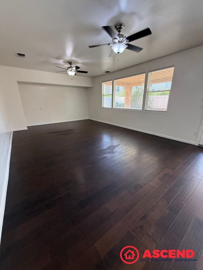 Photo - Beautiful 4 Bedroom Located in HOA!