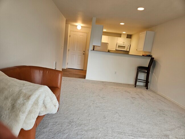 Open breakfast bar above kitchen sink