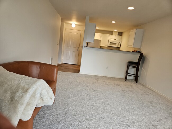 Building Photo - 18621 Blueberry Ln Unit A311