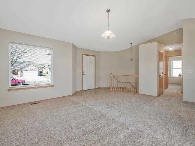 Photo - 812 S Red Oaks Cir