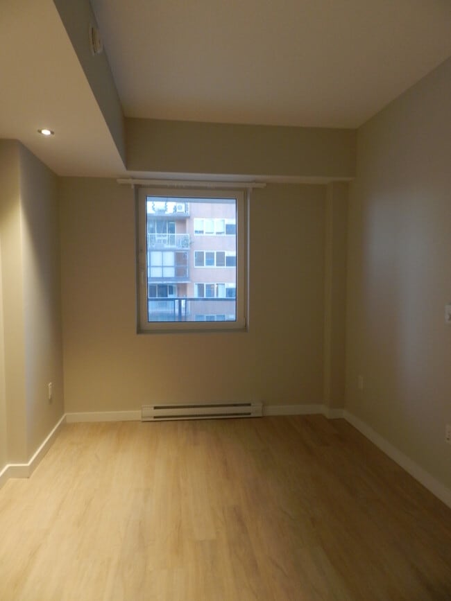 Photo - WELCOME TO THE UPSIDE - ONE BEDROOM PLUS DEN APARTMENT AVAILABLE Unité 302