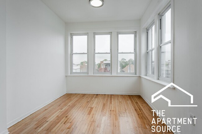 Photo - 2540 N Lawndale Ave Unit 2