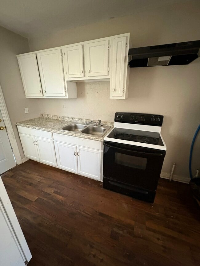 Photo - 5714 Court M Unidad 5726