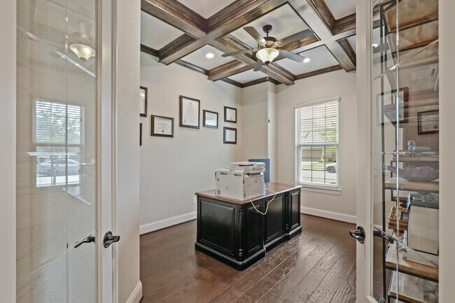 Photo - 5730 Balcones Ridge Ln