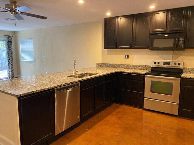 Photo - 2133 Bougainvillea St