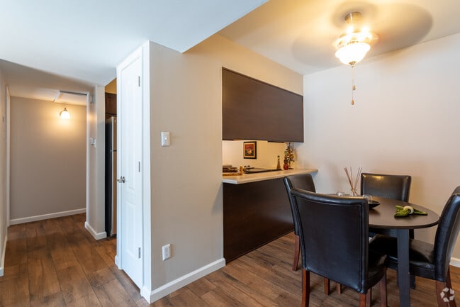 1BR, 1BA - 700 SF Model