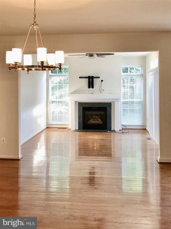 Photo - 1981 Logan Manor Dr