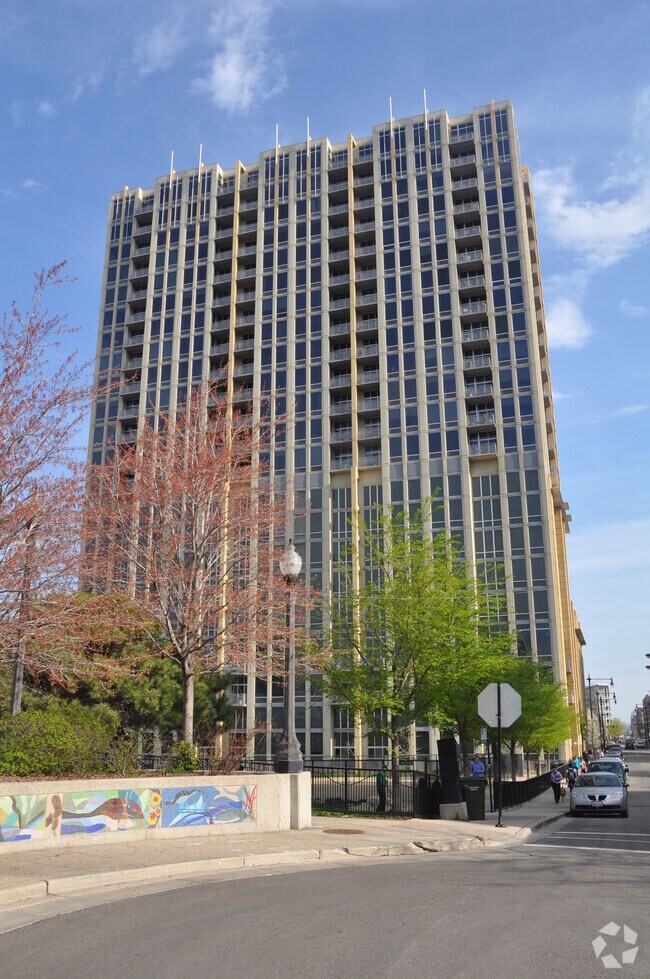 Building Photo - 700 N Larrabee St Unit 812 Rental