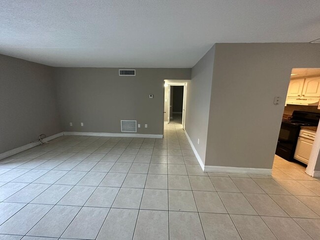 Photo - 1830 Maravilla Ave Unit .