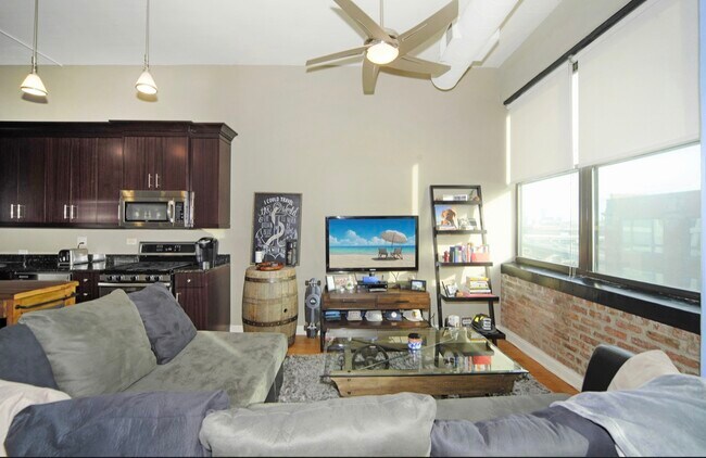 Photo - 331 S Green St Unidad 6C