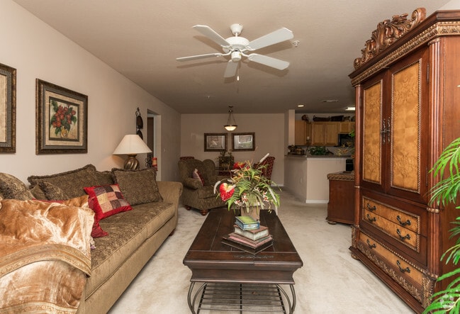 2BR, 2BA - 1,087 SF