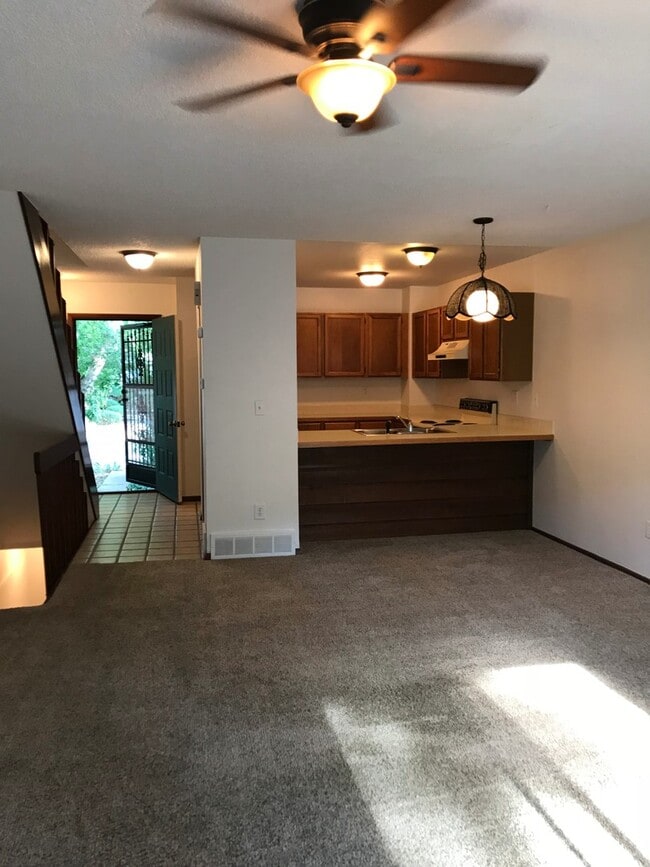1513 Seneca Cir