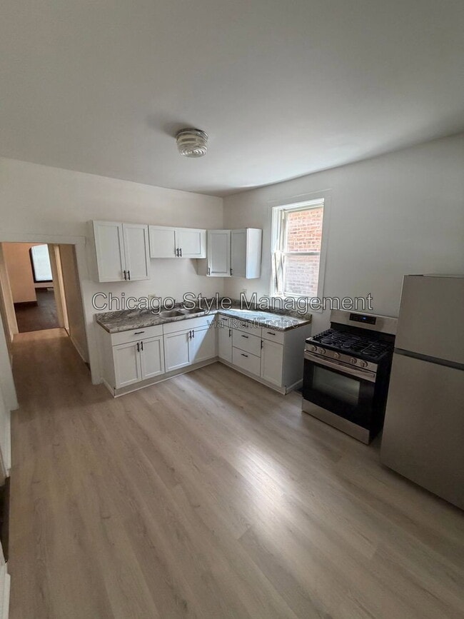 Photo - 5734 S Loomis Blvd Unit 1