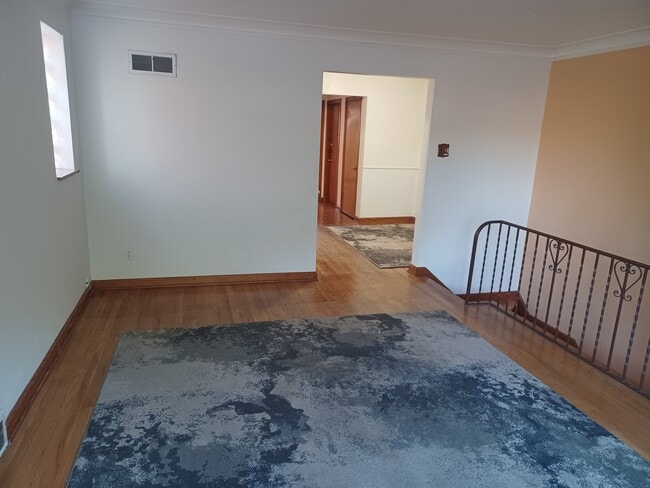 Building Photo - 5211 Jamieson Ave Unit A