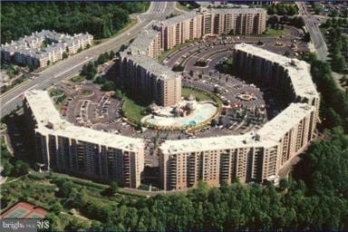 Building Photo - 8370 Greensboro Dr Unit 806