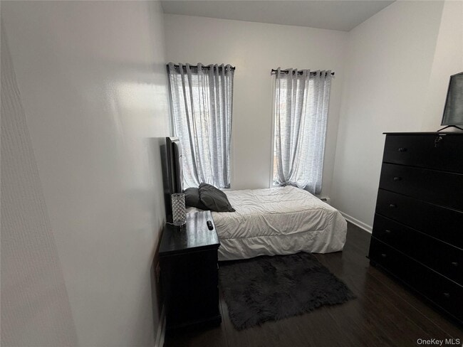 Photo - 509 E 183rd St